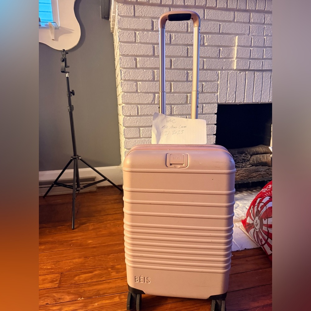 Used BEIS carryon roller in Atlas Pink✈️🩷